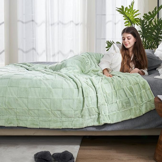 Cozy Bliss Checkered White Faux Rabbit Fur Throw Blanket, Soft Fuzzy Fluffy Minky Cream Furry Blankets for Couch, Bed (Sage Green, Queen(90" x 90")