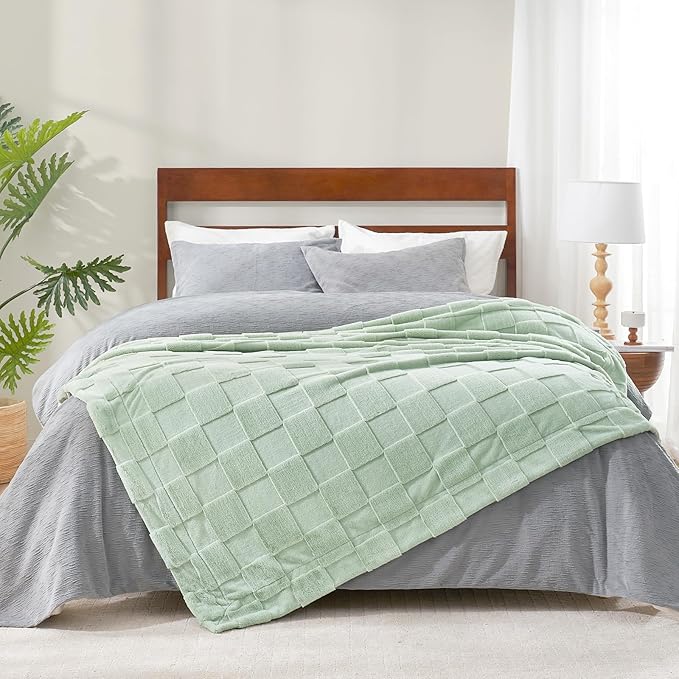 Cozy Bliss Checkered Faux Rabbit Fur Sage Green Throw Blanket, Soft Fuzzy Fluffy Minky Furry Blankets for Couch, Bed (50 * 60 Inches Light Green)