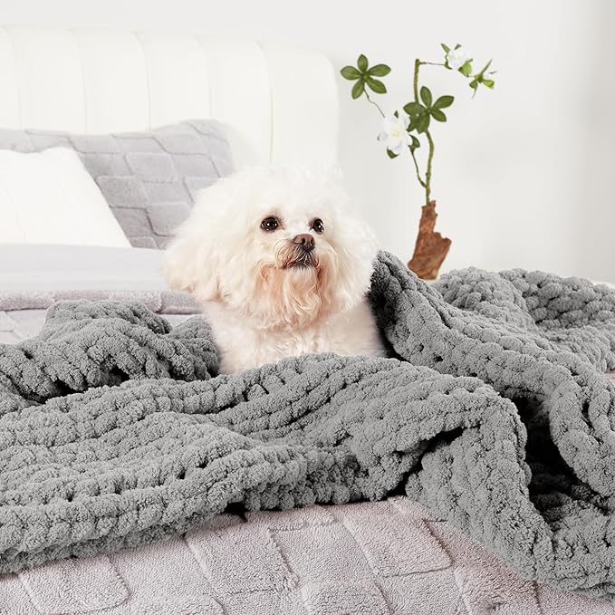 Amélie Home Chunky Knit Throw Blanket for Couch, Soft Chenille Crochet Blanket for Children, 40"x50", Light Grey